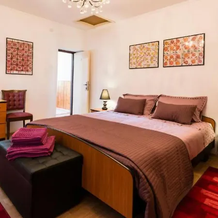 Comfort Roza In فيلة أوماغ